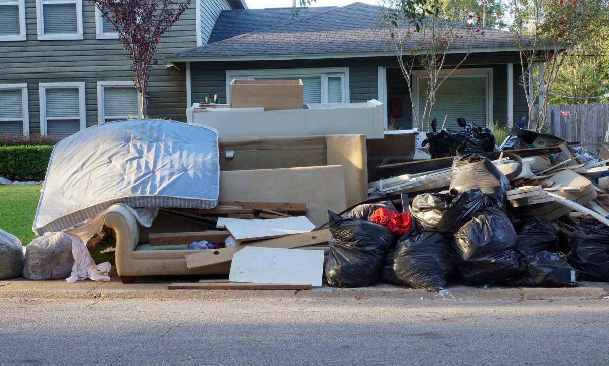 3 Common Problems with DIY Junk Removal